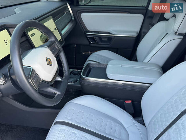 Rivian R1T 2023 у Ужгороді на Automoto.ua Сірий Rivian R1T, об'ємом двигуна 0 л та пробігом 34 тис. км за 46900 $, фото 35 на Automoto.ua