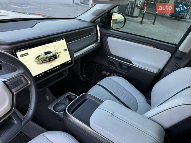 Rivian R1T 2023 у Ужгороді на Automoto.ua Сірий Rivian R1T, об'ємом двигуна 0 л та пробігом 34 тис. км за 46900 $, фото 36 на Automoto.ua