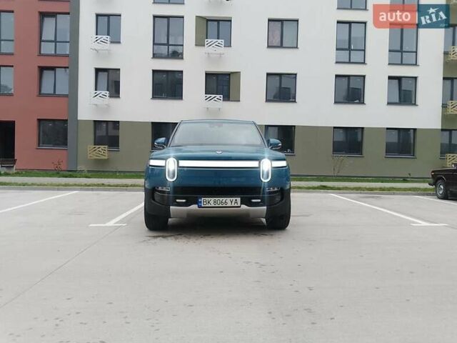 Rivian R1T 2022 в Ровно на Automoto.ua Синий Rivian R1T, объемом двигателя 0 л и пробегом 57 тыс. км за 49000 $, фото 1 на Automoto.ua