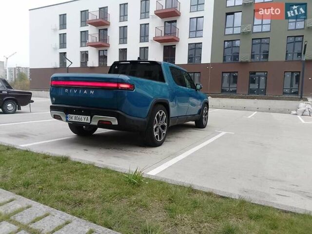 Rivian R1T 2022 в Ровно на Automoto.ua Синий Rivian R1T, объемом двигателя 0 л и пробегом 57 тыс. км за 49000 $, фото 4 на Automoto.ua