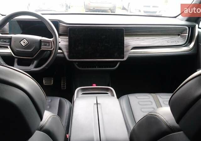 Rivian R1T 2022 в Ровно на Automoto.ua Синий Rivian R1T, объемом двигателя 0 л и пробегом 57 тыс. км за 49000 $, фото 8 на Automoto.ua