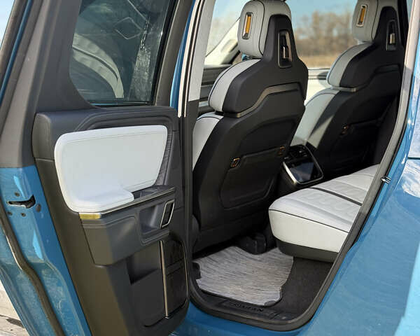 Синій Rivian R1T, об'ємом двигуна 0 л та пробігом 30 тис. км за 51000 $, фото 10 на Automoto.ua