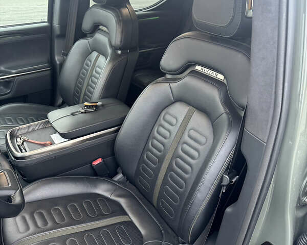 Зелений Rivian R1T, об'ємом двигуна 0 л та пробігом 38 тис. км за 51000 $, фото 32 на Automoto.ua