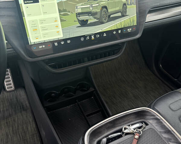 Зелений Rivian R1T, об'ємом двигуна 0 л та пробігом 38 тис. км за 51000 $, фото 31 на Automoto.ua
