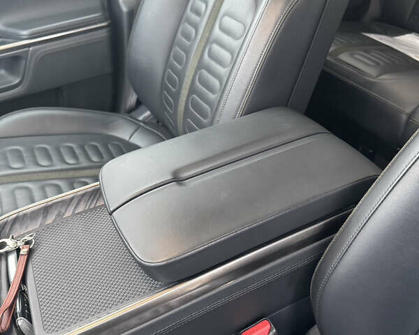 Зелений Rivian R1T, об'ємом двигуна 0 л та пробігом 38 тис. км за 51000 $, фото 33 на Automoto.ua