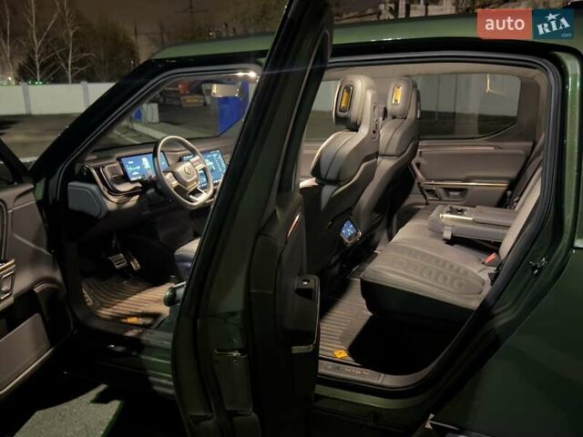 Зеленый Rivian R1T, объемом двигателя 0 л и пробегом 27 тыс. км за 90000 $, фото 2 на Automoto.ua