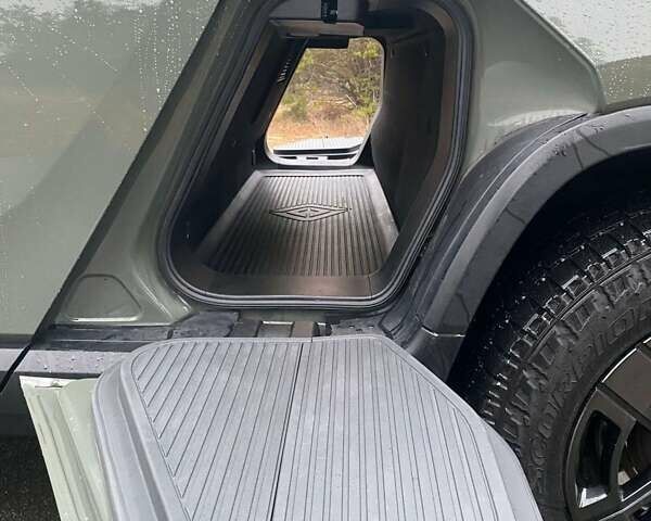 Зелений Rivian R1T, об'ємом двигуна 0 л та пробігом 38 тис. км за 59000 $, фото 12 на Automoto.ua