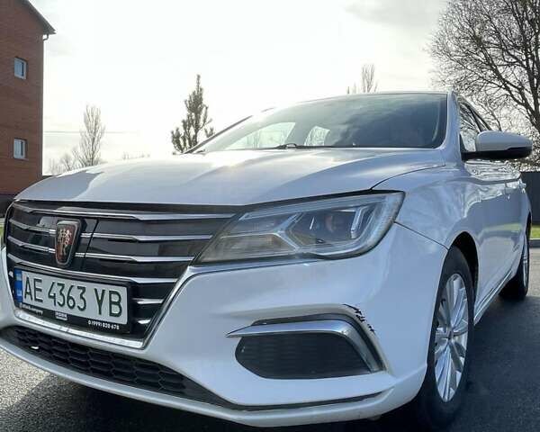 Белый Roewe Ei5, объемом двигателя 0 л и пробегом 22 тыс. км за 10499 $, фото 3 на Automoto.ua