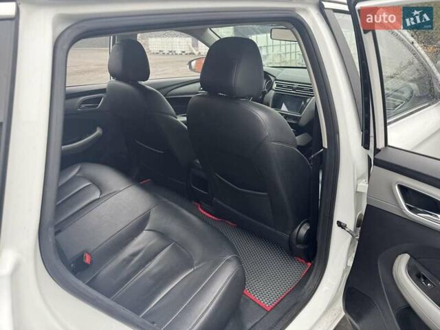 Белый Roewe Ei5, объемом двигателя 0 л и пробегом 22 тыс. км за 10499 $, фото 11 на Automoto.ua