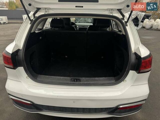 Белый Roewe Ei5, объемом двигателя 0 л и пробегом 22 тыс. км за 10499 $, фото 10 на Automoto.ua