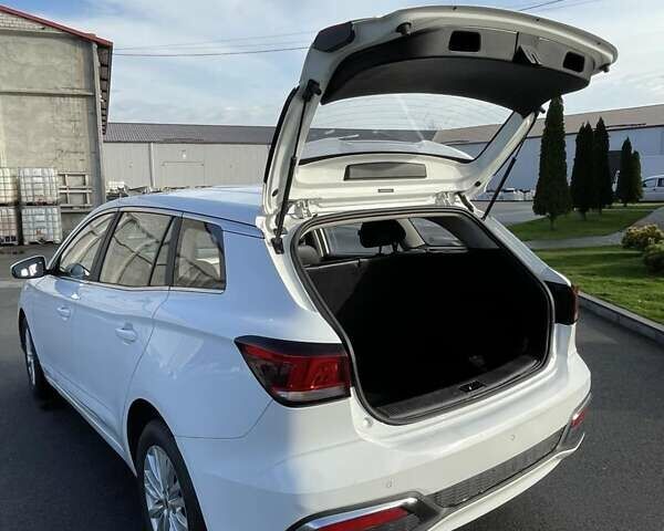 Белый Roewe Ei5, объемом двигателя 0 л и пробегом 22 тыс. км за 10499 $, фото 7 на Automoto.ua