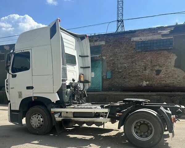 Белый Sinotruk ZZ, объемом двигателя 9.99 л и пробегом 360 тыс. км за 12000 $, фото 2 на Automoto.ua