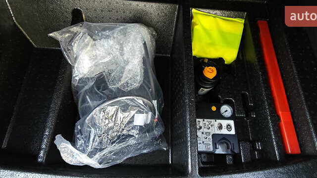 Черный Skywell ET5, объемом двигателя 0 л и пробегом 70 тыс. км за 28000 $, фото 39 на Automoto.ua