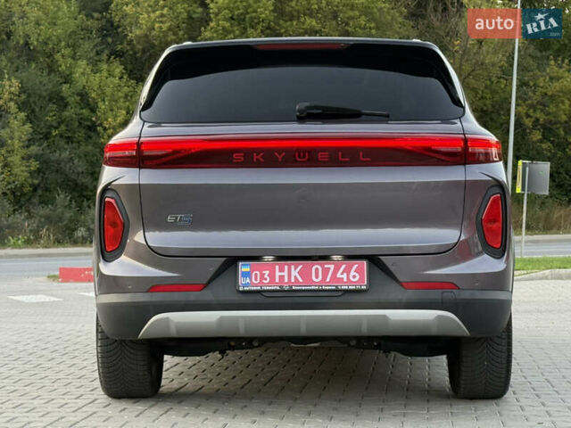 Сірий Skywell ET5, об'ємом двигуна 0 л та пробігом 6 тис. км за 19200 $, фото 7 на Automoto.ua