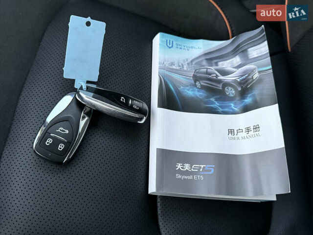 Сірий Skywell ET5, об'ємом двигуна 0 л та пробігом 6 тис. км за 19200 $, фото 36 на Automoto.ua
