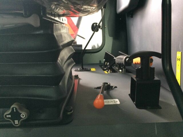 SOLIS Другая, объемом двигателя 4.1 л и пробегом 1 тыс. км за 30700 $, фото 3 на Automoto.ua