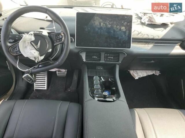 Белый VinFast VF-8, объемом двигателя 0 л и пробегом 18 тыс. км за 12500 $, фото 7 на Automoto.ua