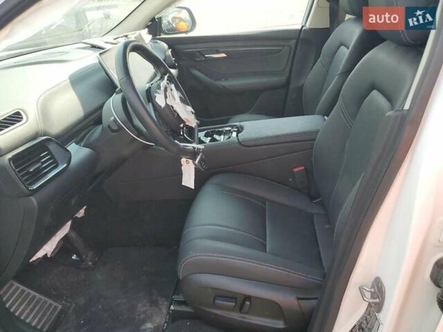 Белый VinFast VF-8, объемом двигателя 0 л и пробегом 18 тыс. км за 12500 $, фото 6 на Automoto.ua