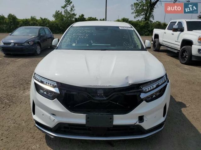 Белый VinFast VF-8, объемом двигателя 0 л и пробегом 18 тыс. км за 12500 $, фото 4 на Automoto.ua