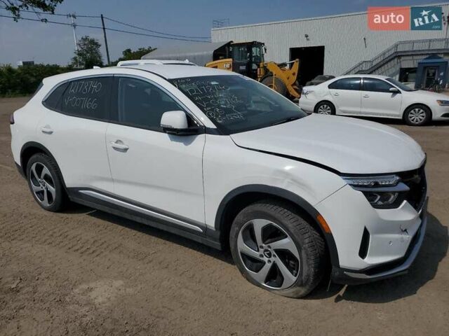 Белый VinFast VF-8, объемом двигателя 0 л и пробегом 18 тыс. км за 12500 $, фото 3 на Automoto.ua