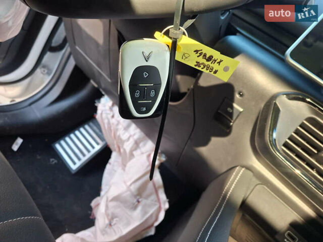 Белый VinFast VF-8, объемом двигателя 0 л и пробегом 3 тыс. км за 12999 $, фото 12 на Automoto.ua