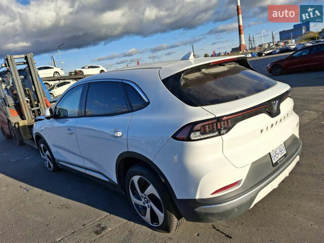 Белый VinFast VF-8, объемом двигателя 0 л и пробегом 3 тыс. км за 12999 $, фото 4 на Automoto.ua
