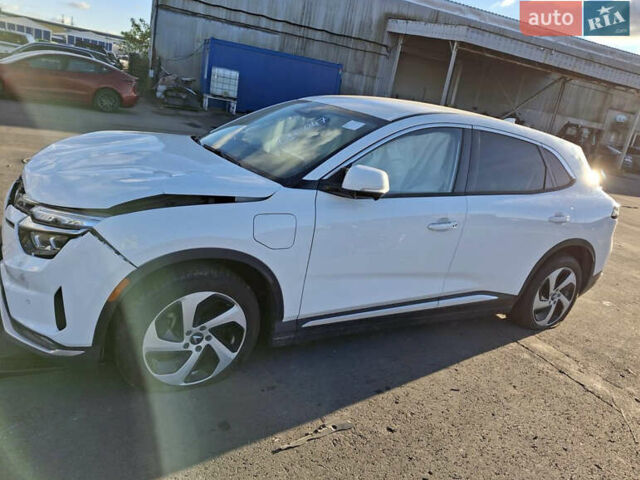 Белый VinFast VF-8, объемом двигателя 0 л и пробегом 3 тыс. км за 12999 $, фото 3 на Automoto.ua