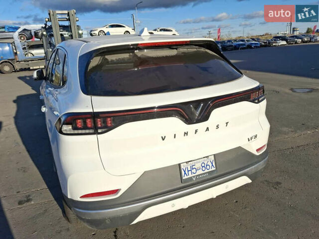 Белый VinFast VF-8, объемом двигателя 0 л и пробегом 3 тыс. км за 12999 $, фото 5 на Automoto.ua