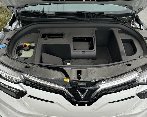 Белый VinFast VF-8, объемом двигателя 0 л и пробегом 3 тыс. км за 12999 $, фото 11 на Automoto.ua