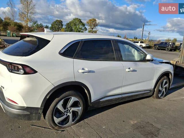 Белый VinFast VF-8, объемом двигателя 0 л и пробегом 3 тыс. км за 12999 $, фото 7 на Automoto.ua