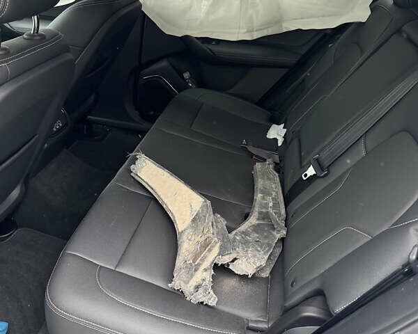 Белый VinFast VF-8, объемом двигателя 0 л и пробегом 3 тыс. км за 12999 $, фото 17 на Automoto.ua