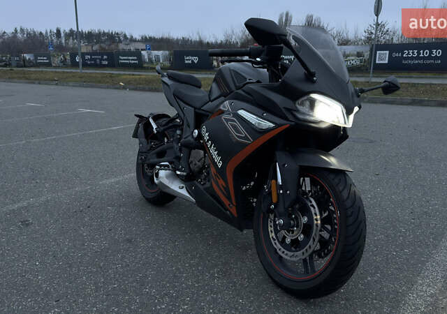 Чорний Voge 300RR, об'ємом двигуна 0.29 л та пробігом 13 тис. км за 2400 $, фото 3 на Automoto.ua