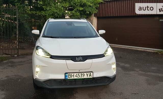 Белый Weltmeister EX5, объемом двигателя 0 л и пробегом 114 тыс. км за 14450 $, фото 9 на Automoto.ua