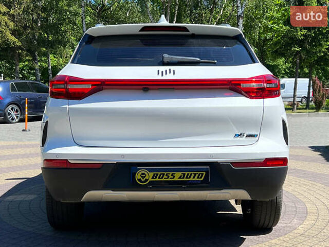 Белый Weltmeister EX5, объемом двигателя 0 л и пробегом 26 тыс. км за 20499 $, фото 5 на Automoto.ua