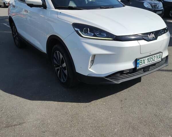 Белый Weltmeister EX5, объемом двигателя 0 л и пробегом 76 тыс. км за 15990 $, фото 1 на Automoto.ua