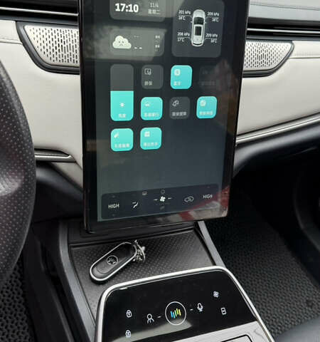 Серый Weltmeister EX5, объемом двигателя 0 л и пробегом 54 тыс. км за 24300 $, фото 7 на Automoto.ua