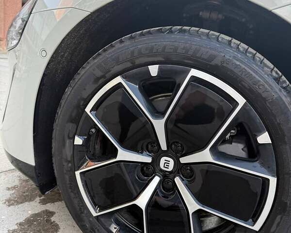 Сірий Xiaomi SU7, об'ємом двигуна 0 л та пробігом 5 тис. км за 33000 $, фото 25 на Automoto.ua