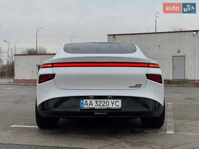 Белый Xpeng P7, объемом двигателя 0 л и пробегом 24 тыс. км за 29000 $, фото 6 на Automoto.ua