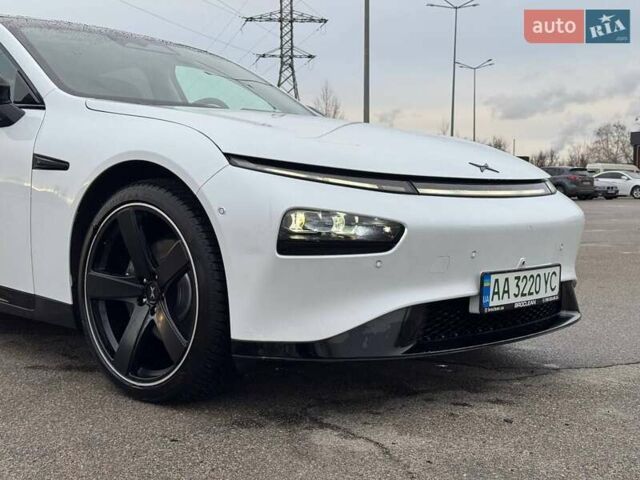 Белый Xpeng P7, объемом двигателя 0 л и пробегом 24 тыс. км за 29000 $, фото 2 на Automoto.ua