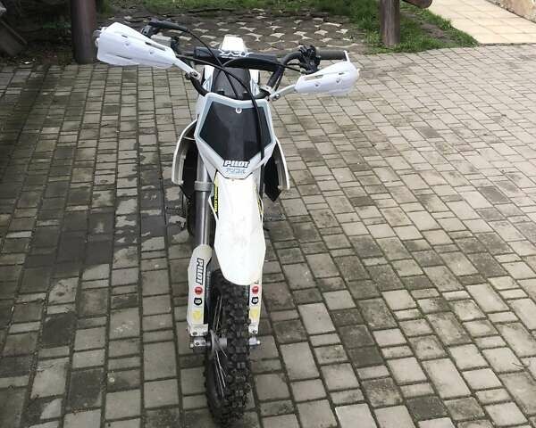 Белый YCF 125cc, объемом двигателя 0 л и пробегом 300 тыс. км за 1000 $, фото 1 на Automoto.ua