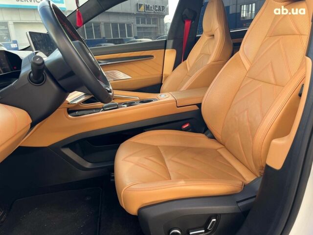 Белый Zeekr 001, объемом двигателя 0 л и пробегом 41 тыс. км за 36690 $, фото 40 на Automoto.ua