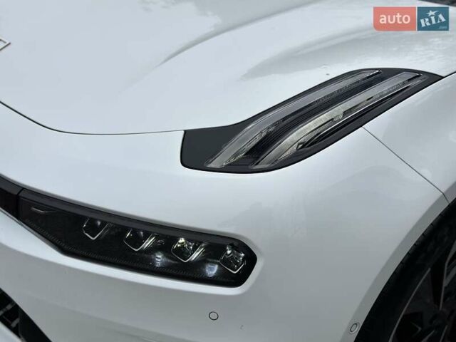 Белый Zeekr 001, объемом двигателя 0 л и пробегом 52 тыс. км за 42990 $, фото 3 на Automoto.ua
