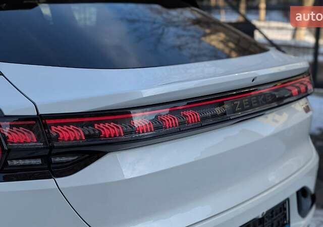 Білий Zeekr 001, об'ємом двигуна 0 л та пробігом 34 тис. км за 33399 $, фото 9 на Automoto.ua