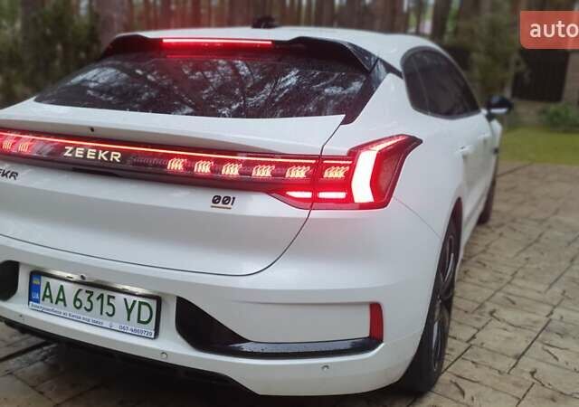 Білий Zeekr 001, об'ємом двигуна 0 л та пробігом 59 тис. км за 32400 $, фото 3 на Automoto.ua