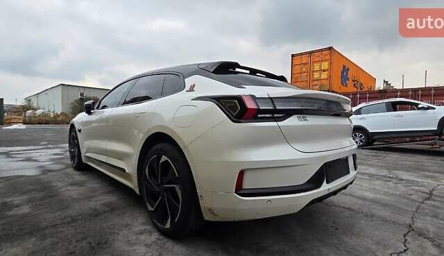 Белый Zeekr 001, объемом двигателя 0 л и пробегом 29 тыс. км за 40000 $, фото 2 на Automoto.ua