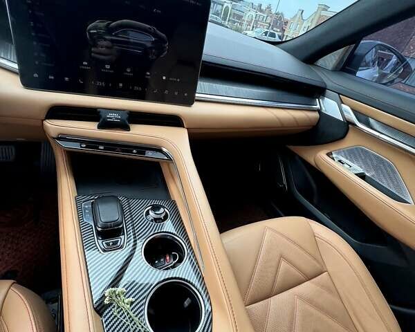 Білий Zeekr 001, об'ємом двигуна 0 л та пробігом 59 тис. км за 32400 $, фото 15 на Automoto.ua