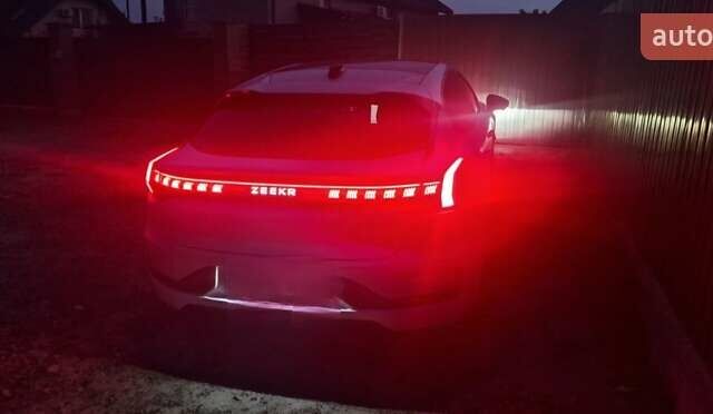 Белый Zeekr 001, объемом двигателя 0 л и пробегом 75 тыс. км за 33000 $, фото 1 на Automoto.ua
