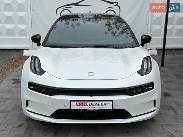 Белый Zeekr 001, объемом двигателя 0 л и пробегом 52 тыс. км за 42990 $, фото 1 на Automoto.ua