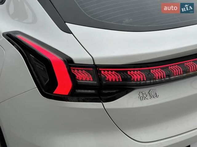 Белый Zeekr 001, объемом двигателя 0 л и пробегом 52 тыс. км за 42990 $, фото 12 на Automoto.ua