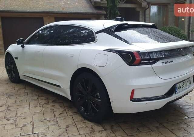 Білий Zeekr 001, об'ємом двигуна 0 л та пробігом 59 тис. км за 32400 $, фото 1 на Automoto.ua